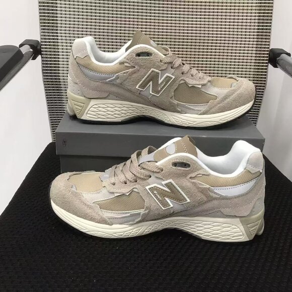 New Balance 2002R casual fashion sneakers